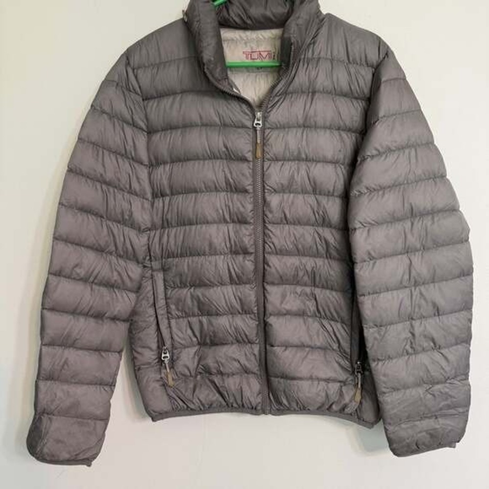 Tumi PAX Mens Grey Packable Down Puffer Jacket Travel Pillow Coat S61001 Small